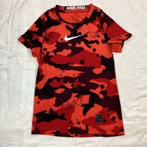 Boys Nike Pro‎ Dri-Fit Red Camo Athletic Tee XS.